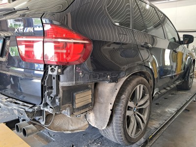 Repairing a damaged black SUV rear bumper